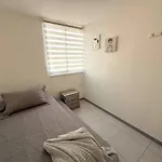 Nuevo y elegante a cuadras de la playa