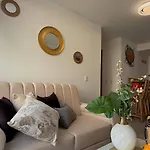Nuevo y elegante a cuadras de la playa