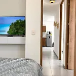 Nuevo y elegante a cuadras de la playa